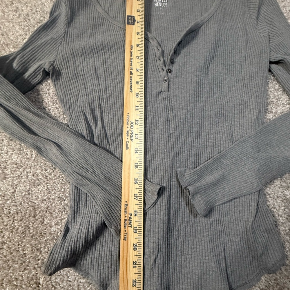 Gray Y2K Long & Lean Ribbed Henley Thermal Top – Women’s Large - Picture 4 of 4